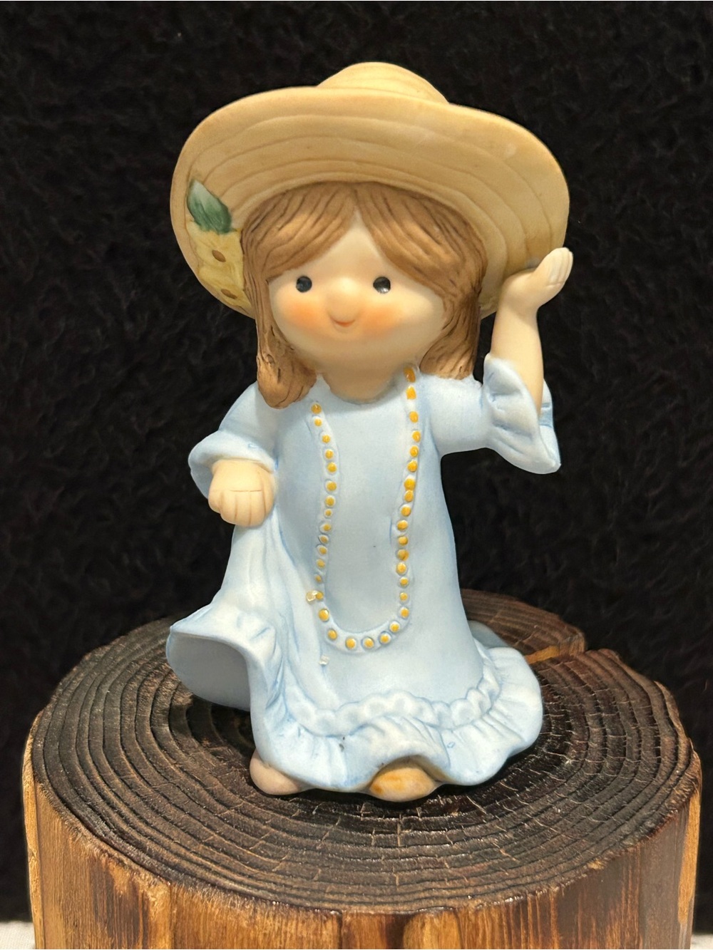 Enesco Country Cousins Figurine Girl Playing Dress Up 1984 Vintage
